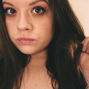 Meet your Posher, Lorina